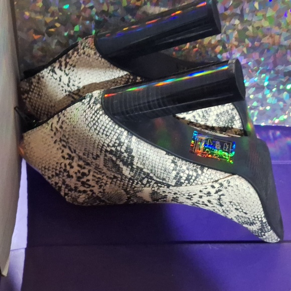 Charlotte Russe Qupid stoneblack snake PU 8.5 booties NIB mint - Picture 11 of 12